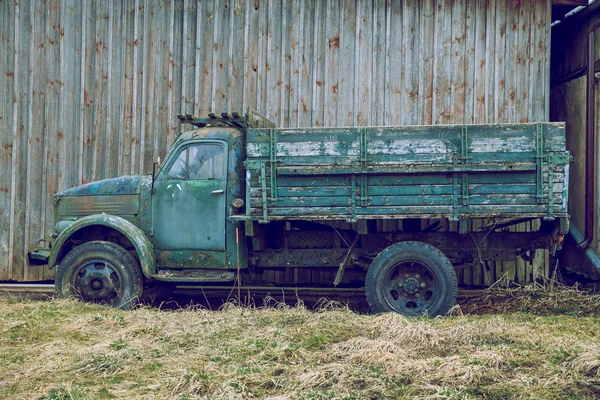 Stary retro Vintage samochód, gaz-51. Wyprodukowane w ZSRR. Zdjęcia z podróży 2019. — Zdjęcie stockowe