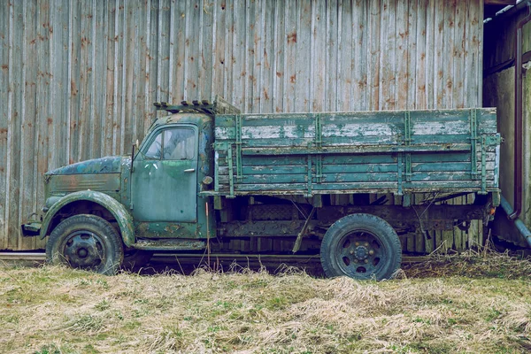 Antiguo coche retro vintage, GAZ-51. Hecho en la URSS. Foto de viaje 2019 . — Foto de Stock