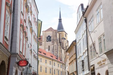 Şehir Prag, Çek Cumhuriyeti. Eski binalar, rufs ve sokak vie