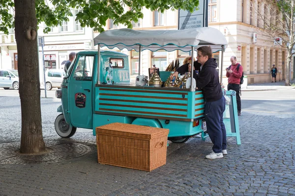 City Prague Republika Czeska Ulicy Lody Sprzedawane Sprzedający Sprawia Lody — Zdjęcie stockowe