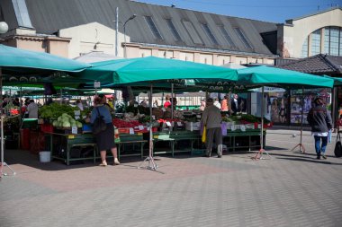 City Riga, Letonya Cumhuriyeti. Kasiyerler ile merkezi pazar, wh