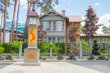 City Jurmala, Letonya Cumhuriyeti. Ev ve kentsel sokak görünümü