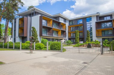 City Jurmala, Letonya Cumhuriyeti. Ev ve kentsel sokak görünümü