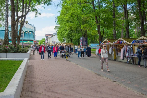 City Jurmala, a Lett Köztársaság. Városi Utcakép a turisták számára — Stock Fotó