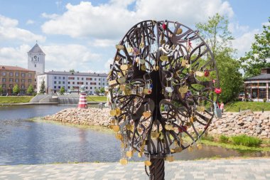 City Jelgava, Letonya Cumhuriyeti. İnsanlar isimleri ile newlywed anahtarları.