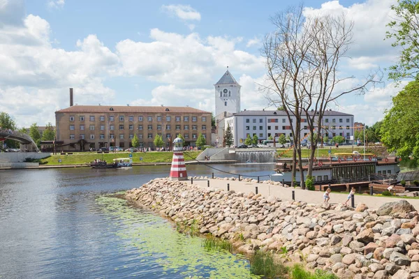 Ciudad Jelgava, República de Letonia. Río Lielupe, pueblos y ciudades — Foto de Stock