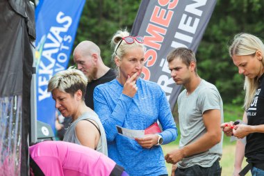 Şehir İkscile, Letonya Cumhuriyeti. Cesaret yarışı, insanlar meşgul edildi