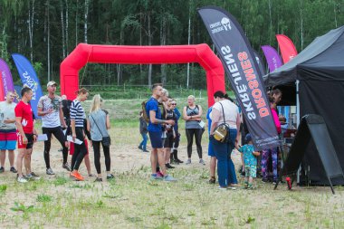 Şehir İkscile, Letonya Cumhuriyeti. Cesaret yarışı, insanlar meşgul edildi