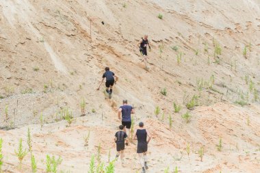 Şehir İkscile, Letonya Cumhuriyeti. Cesaret yarışı, insanlar meşgul edildi