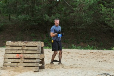 Şehir İkscile, Letonya Cumhuriyeti. Cesaret yarışı, insanlar meşgul edildi