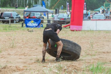 Şehir İkscile, Letonya Cumhuriyeti. Cesaret yarışı, insanlar meşgul edildi