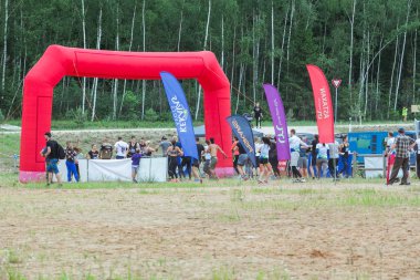 Şehir İkscile, Letonya Cumhuriyeti. Cesaret yarışı, insanlar meşgul edildi