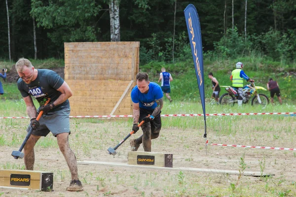 City Ikscile, República da Letónia. Coragem corrida, as pessoas estavam engajadas — Fotografia de Stock