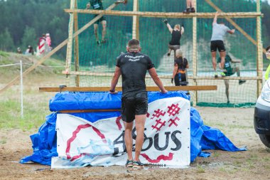 Şehir İkscile, Letonya Cumhuriyeti. Cesaret yarışı, insanlar meşgul edildi