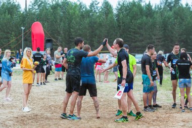 Şehir İkscile, Letonya Cumhuriyeti. Cesaret yarışı, insanlar meşgul edildi