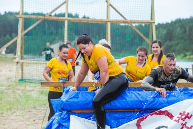Şehir İkscile, Letonya Cumhuriyeti. Cesaret yarışı, insanlar meşgul edildi