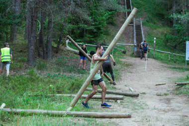 Şehir İkscile, Letonya Cumhuriyeti. Cesaret yarışı, insanlar meşgul edildi