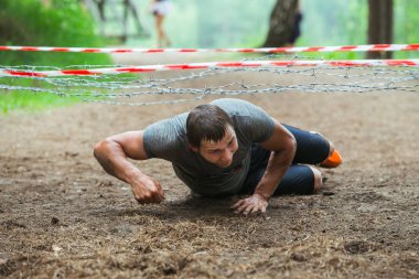 Şehir İkscile, Letonya Cumhuriyeti. Cesaret yarışı, insanlar meşgul edildi