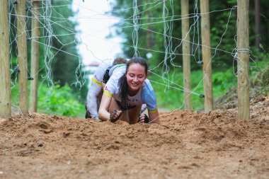 Şehir İkscile, Letonya Cumhuriyeti. Cesaret yarışı, insanlar meşgul edildi