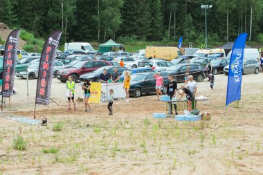 Şehir İkscile, Letonya Cumhuriyeti. Cesaret yarışı, insanlar meşgul edildi