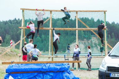 Şehir İkscile, Letonya Cumhuriyeti. Cesaret yarışı, insanlar meşgul edildi