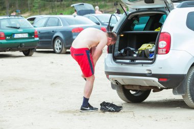 Şehir İkscile, Letonya Cumhuriyeti. Cesaret yarışı, insanlar meşgul edildi