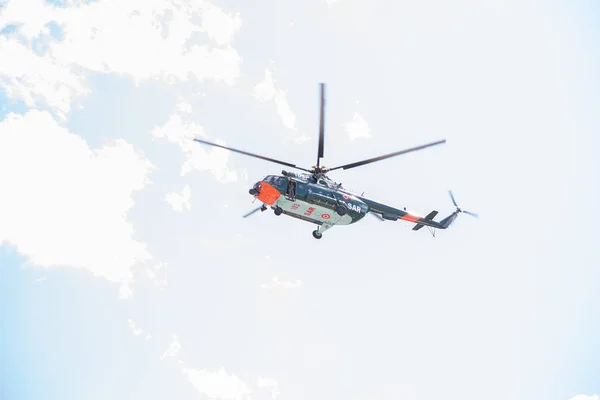 City Cesis, República da Letónia. Helicóptero sobre a cidade. Memorial — Fotografia de Stock