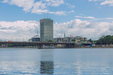 City Riga, Letonya Cumhuriyeti. Eski şehir ve Daugava Nehri manzarası. 