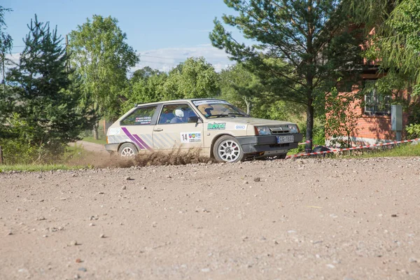 City Cesis, Republiek Letland. Sport machines, track testen. Sto — Stockfoto