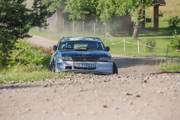 Ciudad Cesis, República de Letonia. Máquinas deportivas, pruebas de pista. Sto. — Foto de Stock