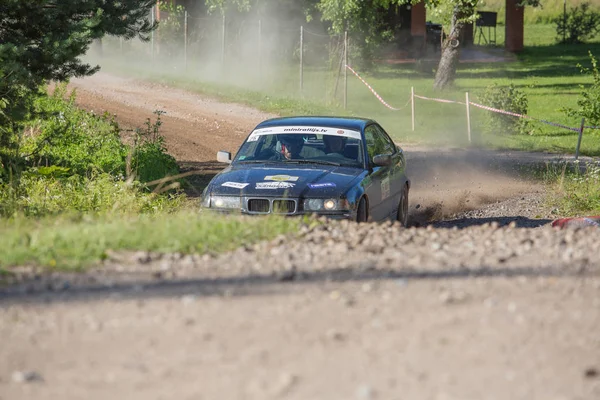 Ciudad Cesis, República de Letonia. Máquinas deportivas, pruebas de pista. Sto. — Foto de Stock