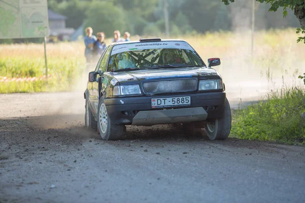 City Cesis, Republika Łotewska. Maszyny sportowe, testowanie toru. Sto — Zdjęcie stockowe