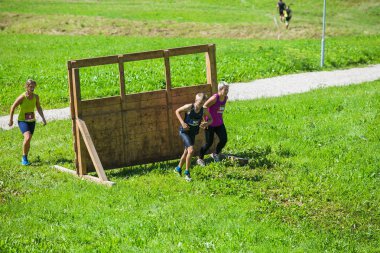 Şehir Cesis, Letonya Cumhuriyeti. Koşmak yarış, insanlar s meşgul edildi