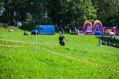 Şehir Cesis, Letonya Cumhuriyeti. Koşmak yarış, insanlar s meşgul edildi