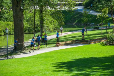 Şehir Cesis, Letonya Cumhuriyeti. Koşmak yarış, insanlar s meşgul edildi