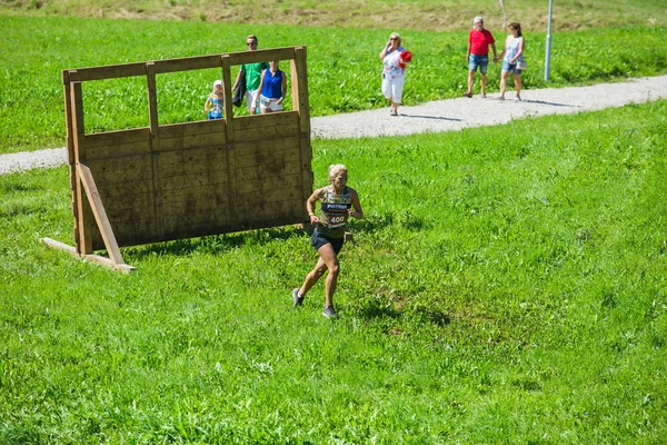 Stad Cesis, Letse Republiek. Run race, mensen waren bezig met s — Stockfoto