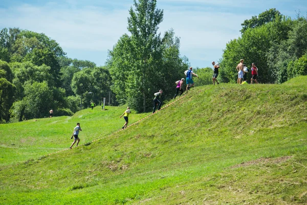 Stad Cesis, Letse Republiek. Run race, mensen waren bezig met s — Stockfoto