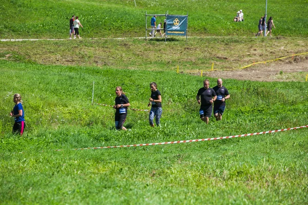 Stad Cesis, Letse Republiek. Run race, mensen waren bezig met s — Stockfoto