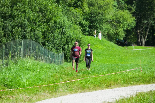 Stad Cesis, Letse Republiek. Run race, mensen waren bezig met s — Stockfoto