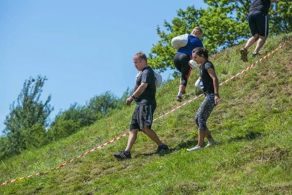 Stad Cesis, Letse Republiek. Run race, mensen waren bezig met s — Stockfoto