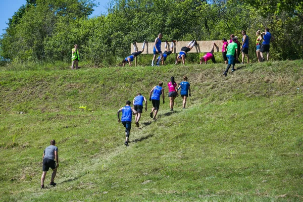 Stad Cesis, Letse Republiek. Run race, mensen waren bezig met s — Stockfoto