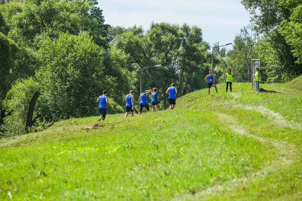 City Cesis, Repubblica lettone. Corsa corsa, le persone erano impegnati in s — Foto Stock