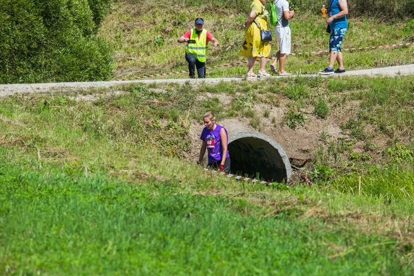 City Cesis, lettiska republiken. Run Race, var människor engagerade i s — Stockfoto