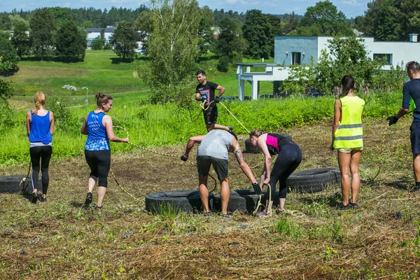 City Cesis, República de Letonia. Carrera carrera, la gente estaba comprometida en s — Foto de Stock