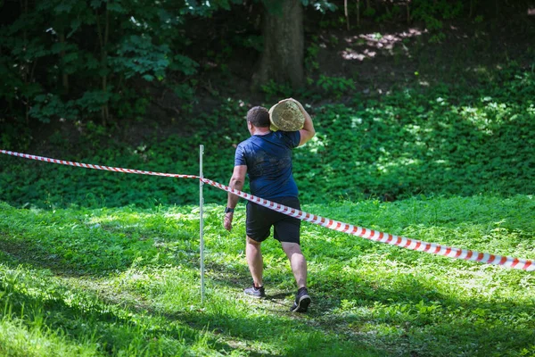 Stad Cesis, Letse Republiek. Run race, mensen waren bezig met s — Stockfoto