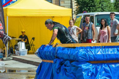 Şehir Cesis, Letonya Cumhuriyeti. Koşmak yarış, insanlar s meşgul edildi