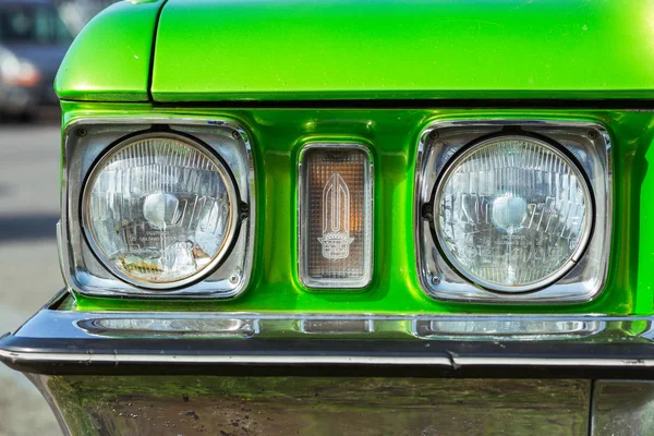 Cidade Riga, República da Letónia. Festa do carro retrô. Oldtimer carros em t — Fotografia de Stock