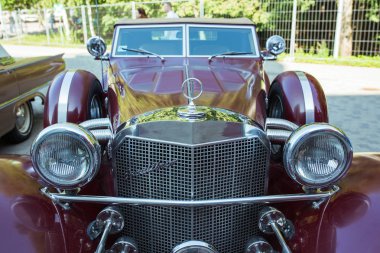 Şehir Riga, Letonya cumhuriyeti. Retro araba partisi. T oldtimer araba