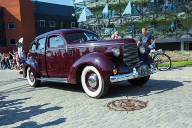 Şehir Riga, Letonya cumhuriyeti. Retro araba partisi. T oldtimer araba