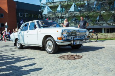 Şehir Riga, Letonya cumhuriyeti. Retro araba partisi. T oldtimer araba